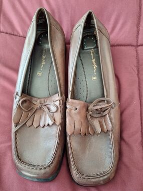 Thom McAn Brown Leather Kiltie Bow Loafers - Women's